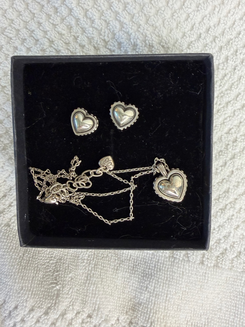Heart Pendant Necklace in Silver with earrings Brighton heart 20 inch chain